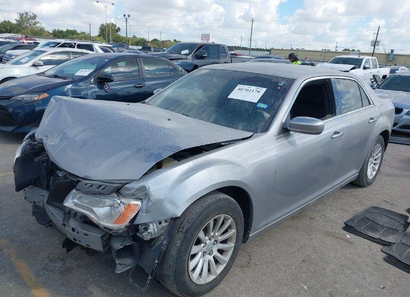 Photo 2 of 2013 Chrysler 300 MOTOWN (VIN 2C3CCAAG5DH561208)