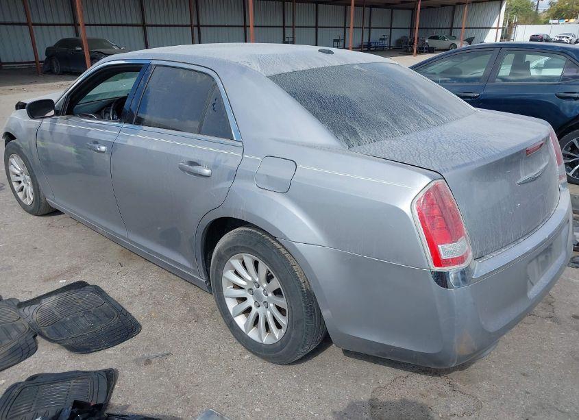 Photo 3 of 2013 Chrysler 300 MOTOWN (VIN 2C3CCAAG5DH561208)