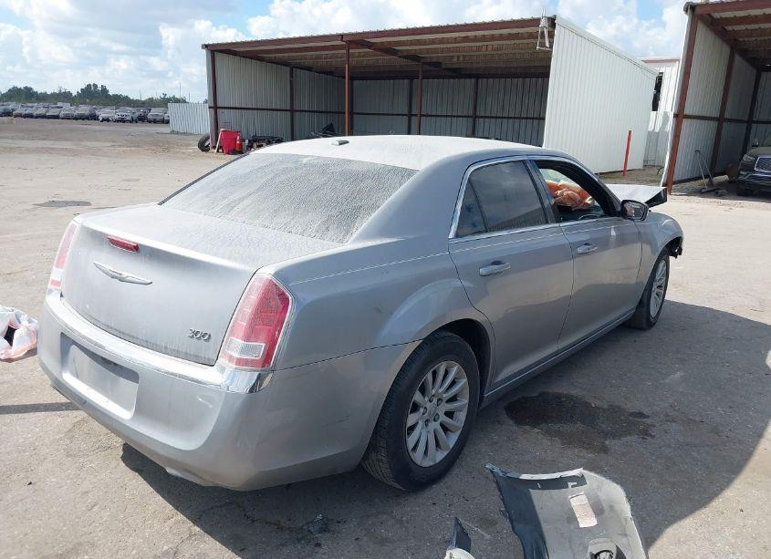 Photo 4 of 2013 Chrysler 300 MOTOWN (VIN 2C3CCAAG5DH561208)