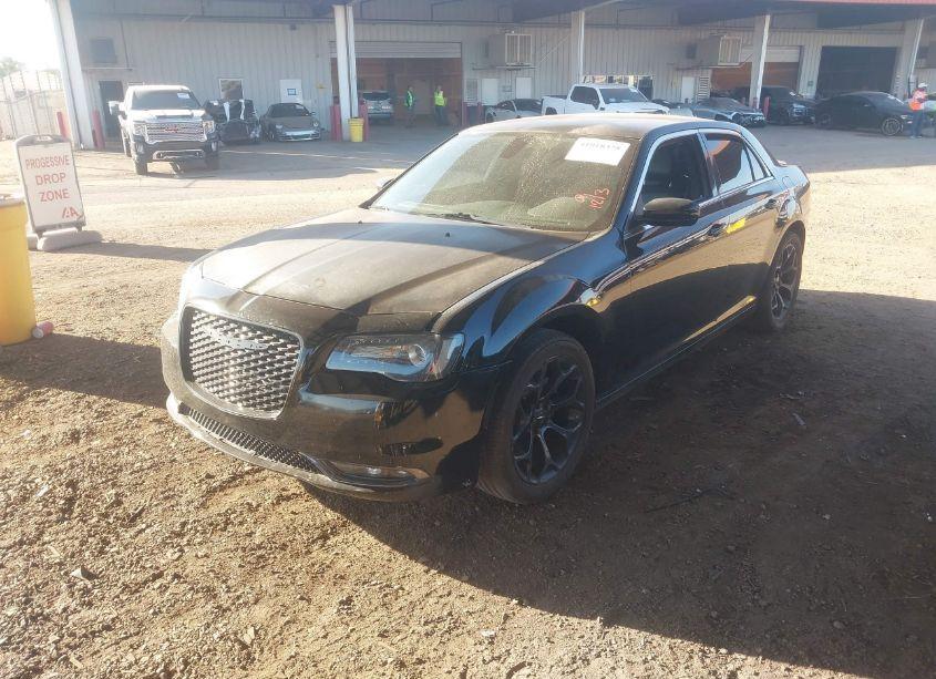 Photo 2 of 2015 Chrysler 300 LIMITED (VIN 2C3CCAAG5FH796792)