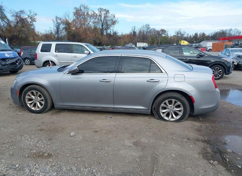 Photo 14 of 2016 Chrysler 300 LIMITED (VIN 2C3CCAAG5GH182360)