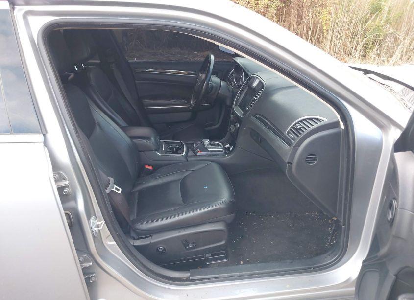 Photo 5 of 2016 Chrysler 300 LIMITED (VIN 2C3CCAAG5GH182360)