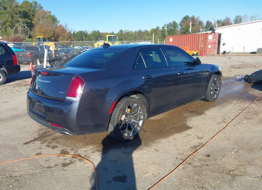 Photo 4 of 2018 Chrysler 300 TOURING (VIN 2C3CCAAG5JH340820)