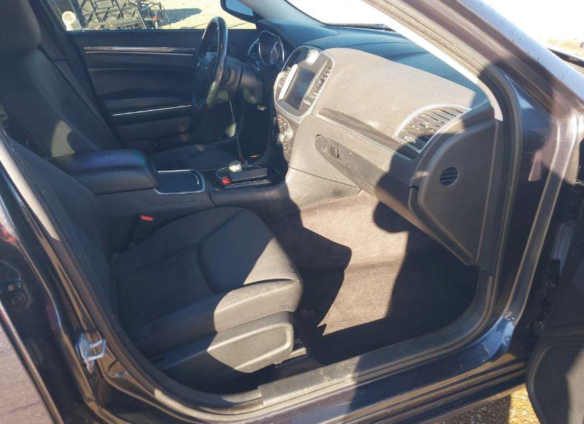 Photo 5 of 2018 Chrysler 300 TOURING (VIN 2C3CCAAG5JH340820)