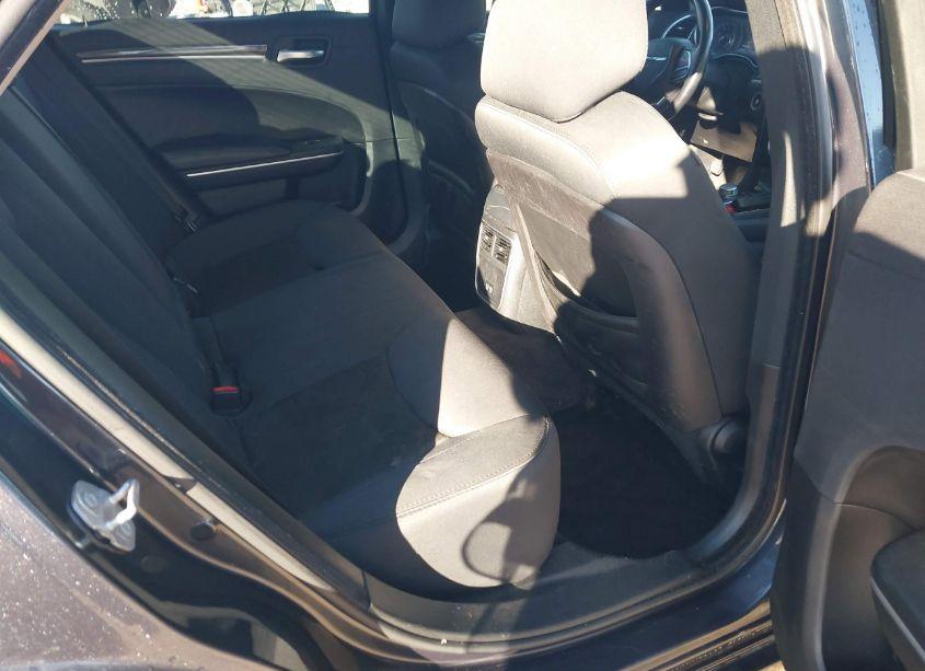 Photo 8 of 2018 Chrysler 300 TOURING (VIN 2C3CCAAG5JH340820)