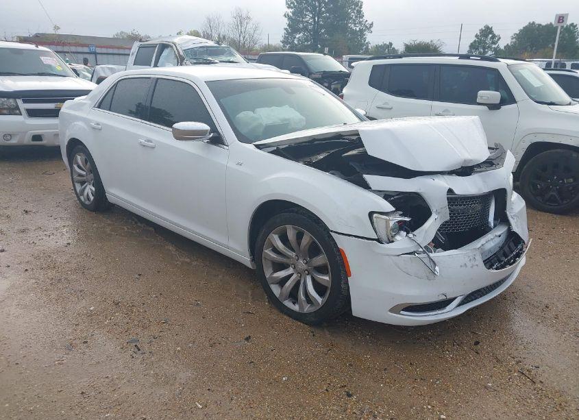 2019 Chrysler 300 TOURING (VIN 2C3CCAAG5KH500907) main photo