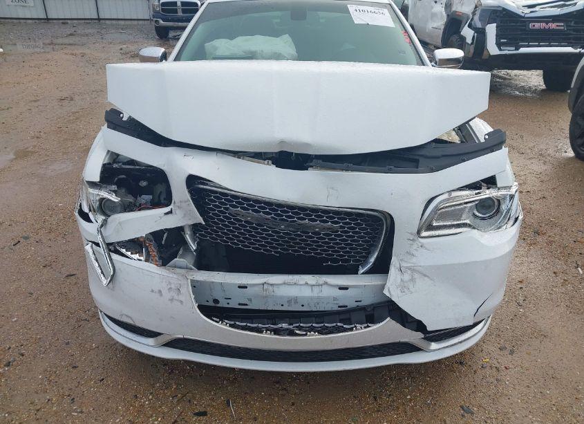 Photo 12 of 2019 Chrysler 300 TOURING (VIN 2C3CCAAG5KH500907)