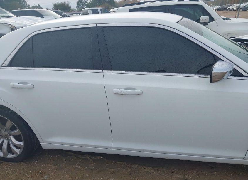 Photo 13 of 2019 Chrysler 300 TOURING (VIN 2C3CCAAG5KH500907)