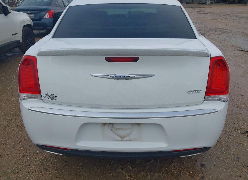 Photo 16 of 2019 Chrysler 300 TOURING (VIN 2C3CCAAG5KH500907)