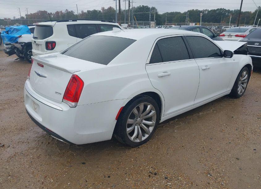 Photo 4 of 2019 Chrysler 300 TOURING (VIN 2C3CCAAG5KH500907)