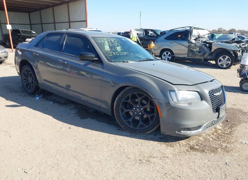 2019 Chrysler 300 TOURING (VIN 2C3CCAAG5KH614230) main photo