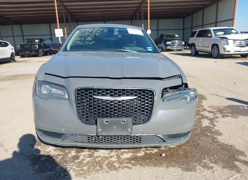Photo 12 of 2019 Chrysler 300 TOURING (VIN 2C3CCAAG5KH614230)