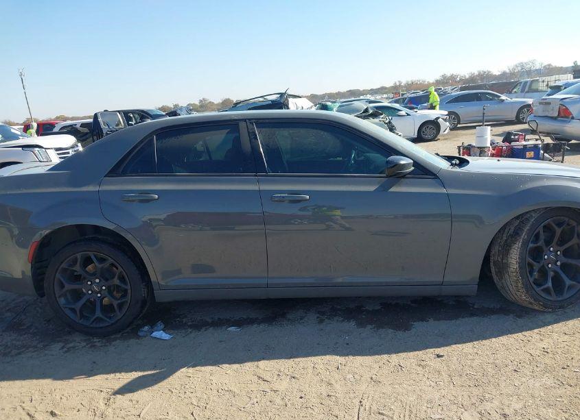 Photo 13 of 2019 Chrysler 300 TOURING (VIN 2C3CCAAG5KH614230)