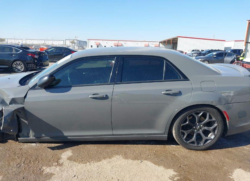 Photo 14 of 2019 Chrysler 300 TOURING (VIN 2C3CCAAG5KH614230)