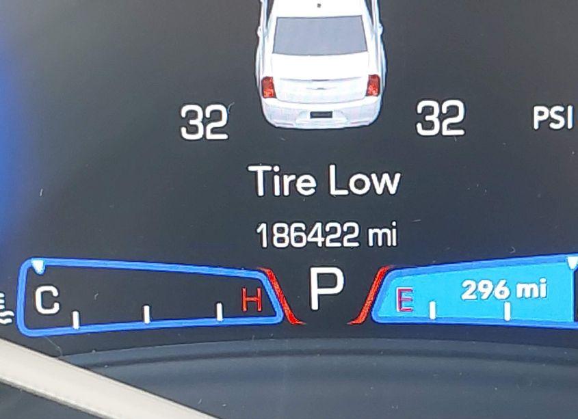 Photo 15 of 2019 Chrysler 300 TOURING (VIN 2C3CCAAG5KH614230)