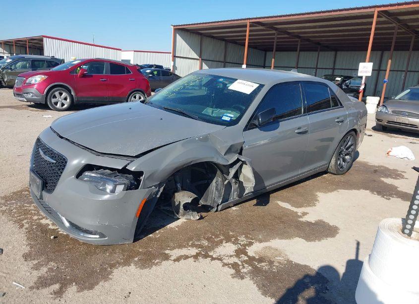 Photo 2 of 2019 Chrysler 300 TOURING (VIN 2C3CCAAG5KH614230)