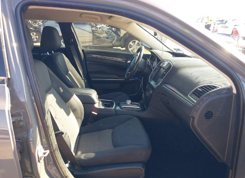 Photo 5 of 2019 Chrysler 300 TOURING (VIN 2C3CCAAG5KH614230)