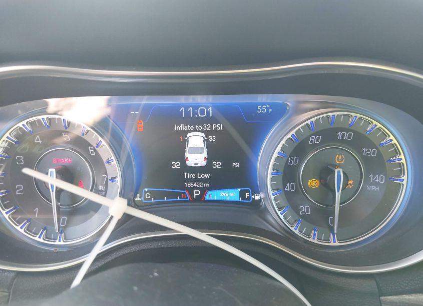 Photo 7 of 2019 Chrysler 300 TOURING (VIN 2C3CCAAG5KH614230)