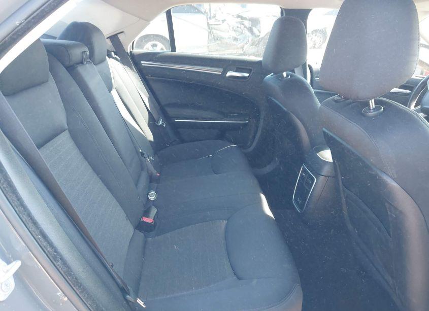 Photo 8 of 2019 Chrysler 300 TOURING (VIN 2C3CCAAG5KH614230)