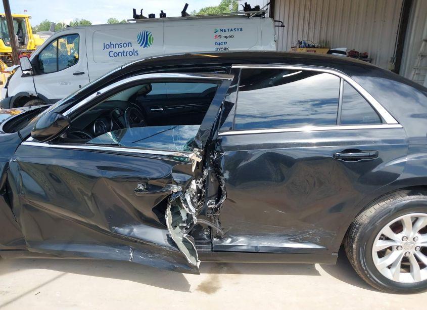 Photo 14 of 2015 Chrysler 300 LIMITED (VIN 2C3CCAAG6FH735824)