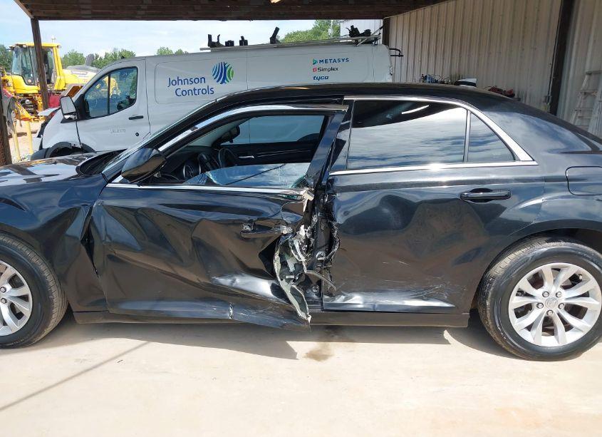 Photo 6 of 2015 Chrysler 300 LIMITED (VIN 2C3CCAAG6FH735824)