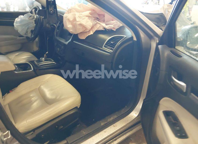 Photo 5 of 2015 Chrysler 300 LIMITED (VIN 2C3CCAAG6FH749366)