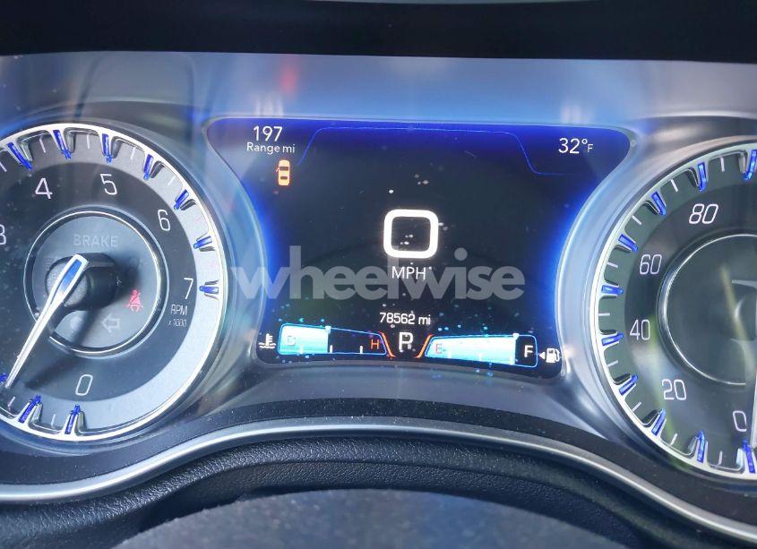 Photo 15 of 2015 Chrysler 300 LIMITED (VIN 2C3CCAAG6FH876084)