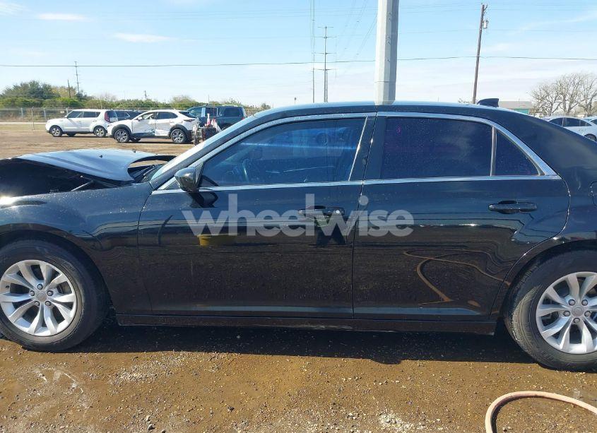 Photo 15 of 2016 Chrysler 300 LIMITED (VIN 2C3CCAAG6GH106212)