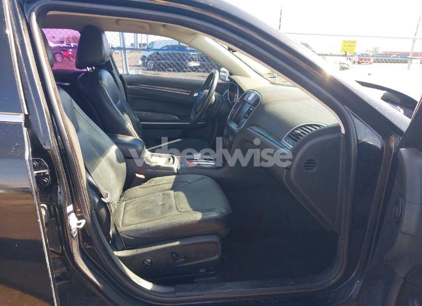 Photo 5 of 2016 Chrysler 300 LIMITED (VIN 2C3CCAAG6GH106212)