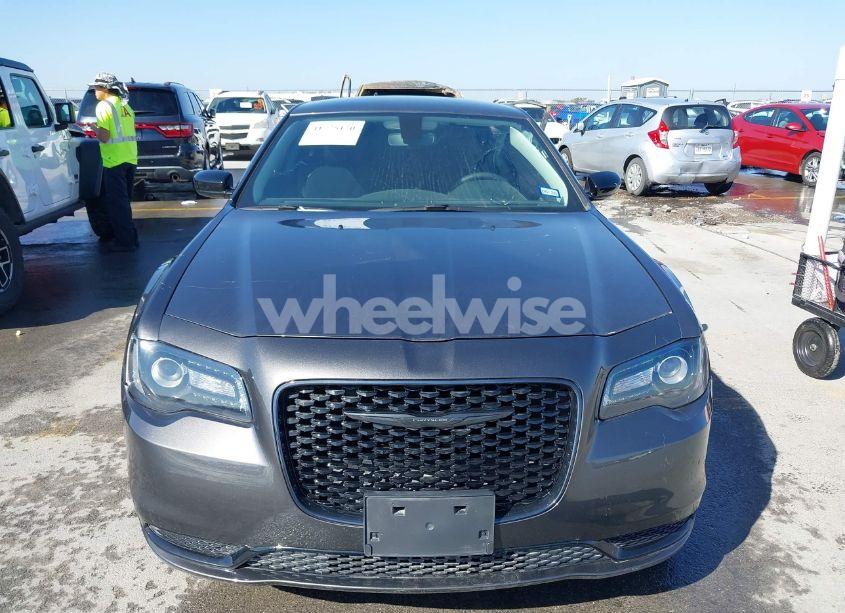 Photo 13 of 2023 Chrysler 300 TOURING (VIN 2C3CCAAG6PH657837)