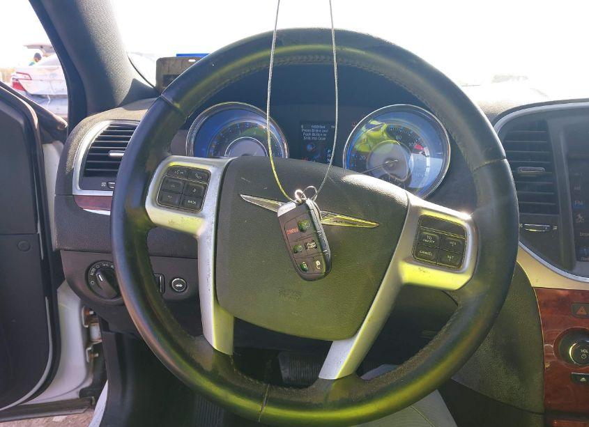 Photo 11 of 2013 Chrysler 300 MOTOWN (VIN 2C3CCAAG7DH538139)