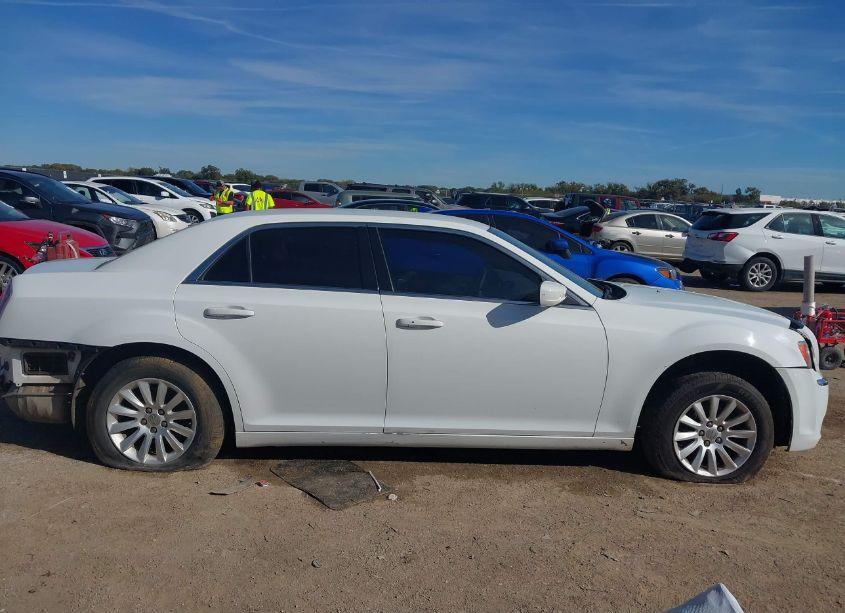 Photo 14 of 2013 Chrysler 300 MOTOWN (VIN 2C3CCAAG7DH538139)