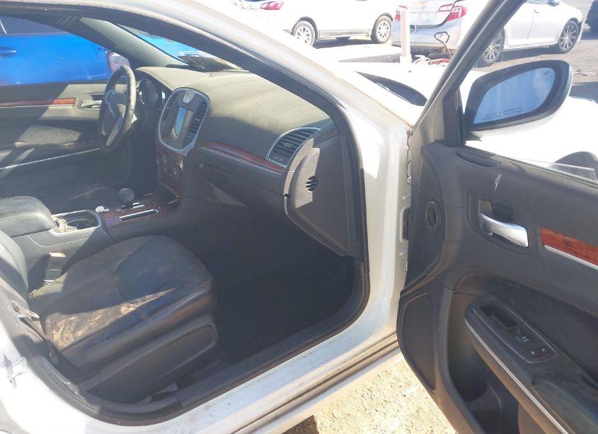 Photo 5 of 2013 Chrysler 300 MOTOWN (VIN 2C3CCAAG7DH538139)