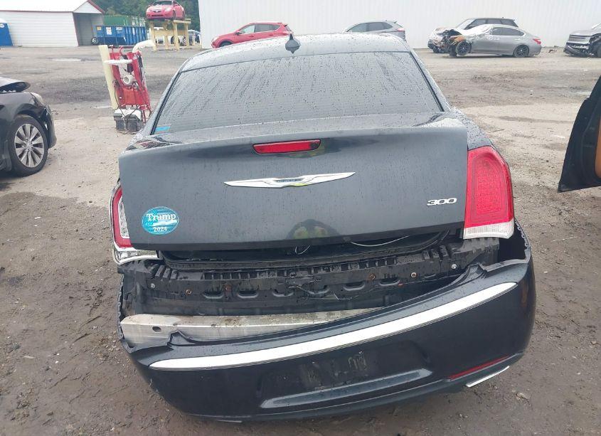 Photo 17 of 2015 Chrysler 300 LIMITED (VIN 2C3CCAAG7FH803158)