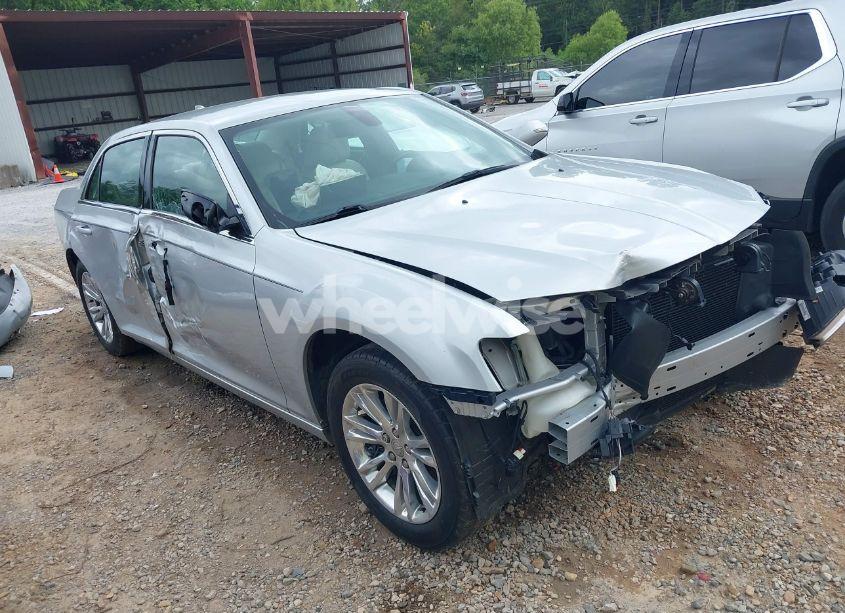 2019 Chrysler 300 TOURING (VIN 2C3CCAAG7KH731159) main photo