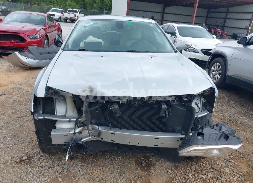 Photo 13 of 2019 Chrysler 300 TOURING (VIN 2C3CCAAG7KH731159)