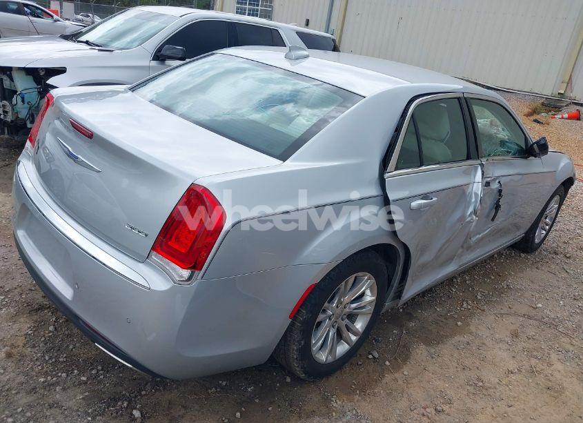 Photo 4 of 2019 Chrysler 300 TOURING (VIN 2C3CCAAG7KH731159)