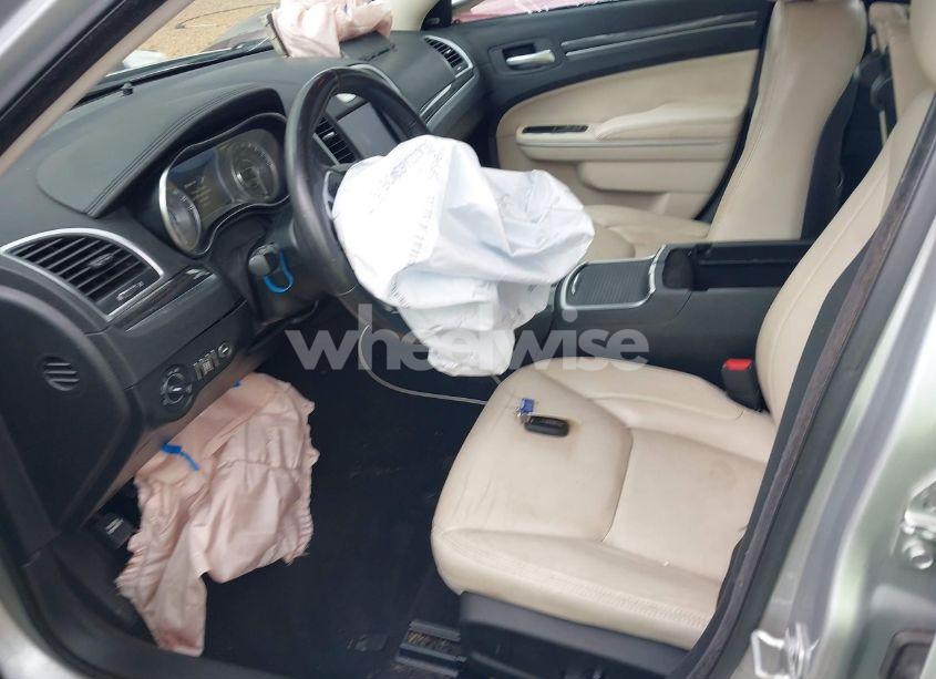 Photo 5 of 2019 Chrysler 300 TOURING (VIN 2C3CCAAG7KH731159)