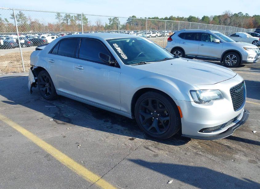 2020 Chrysler 300 TOURING (VIN 2C3CCAAG7LH181530) main photo