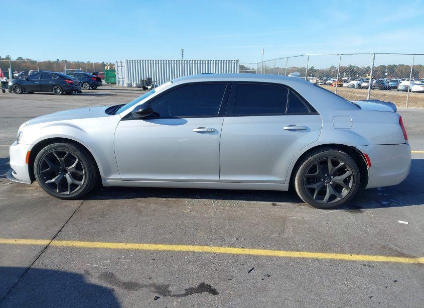 Photo 14 of 2020 Chrysler 300 TOURING (VIN 2C3CCAAG7LH181530)