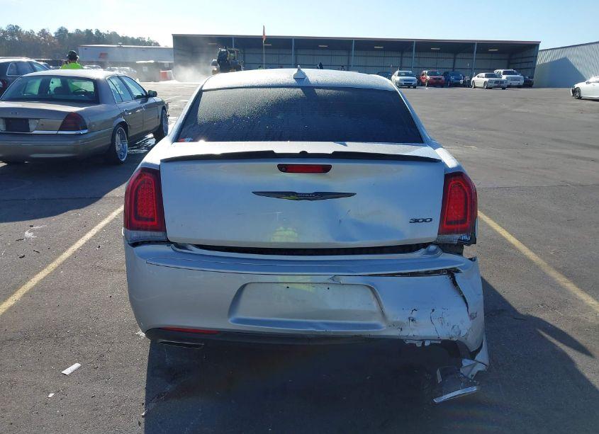 Photo 16 of 2020 Chrysler 300 TOURING (VIN 2C3CCAAG7LH181530)