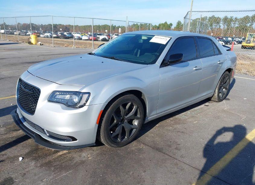 Photo 2 of 2020 Chrysler 300 TOURING (VIN 2C3CCAAG7LH181530)
