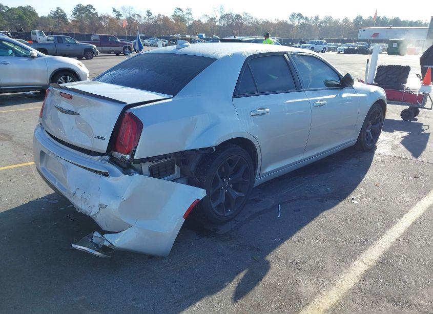 Photo 4 of 2020 Chrysler 300 TOURING (VIN 2C3CCAAG7LH181530)