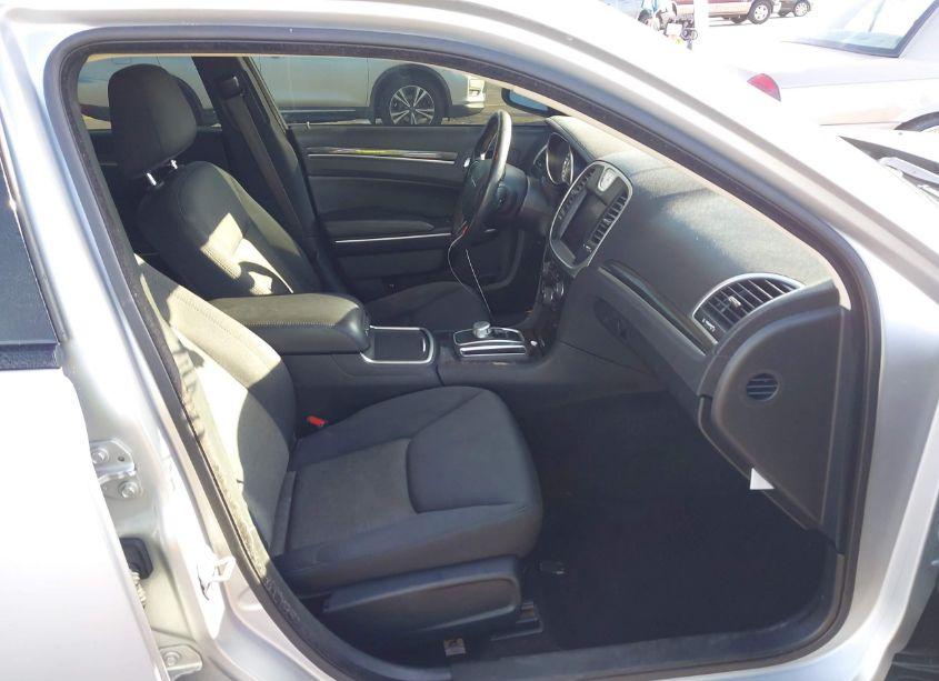 Photo 5 of 2020 Chrysler 300 TOURING (VIN 2C3CCAAG7LH181530)