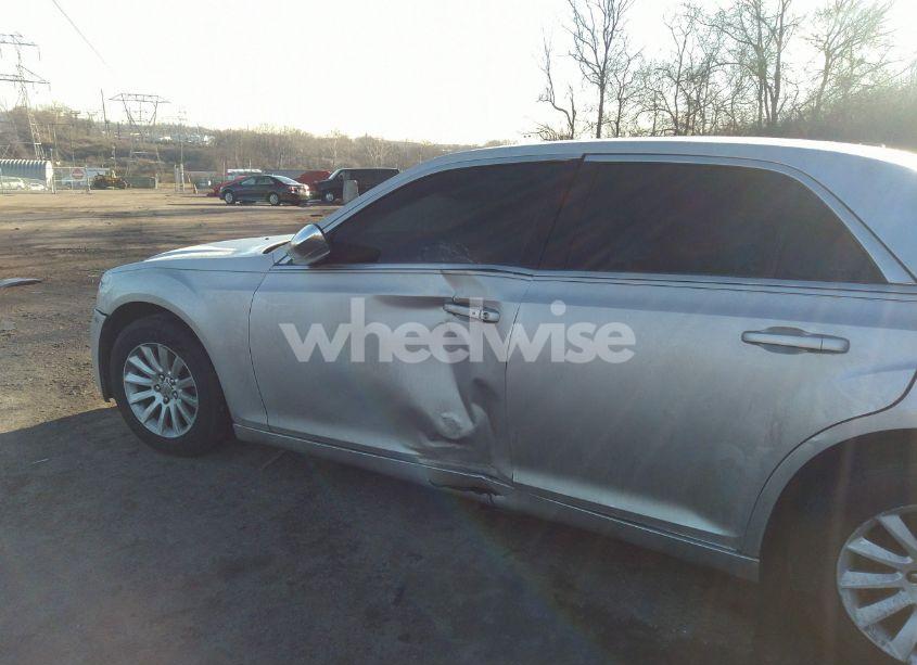 Photo 6 of 2012 Chrysler 300 (VIN 2C3CCAAG8CH113639)