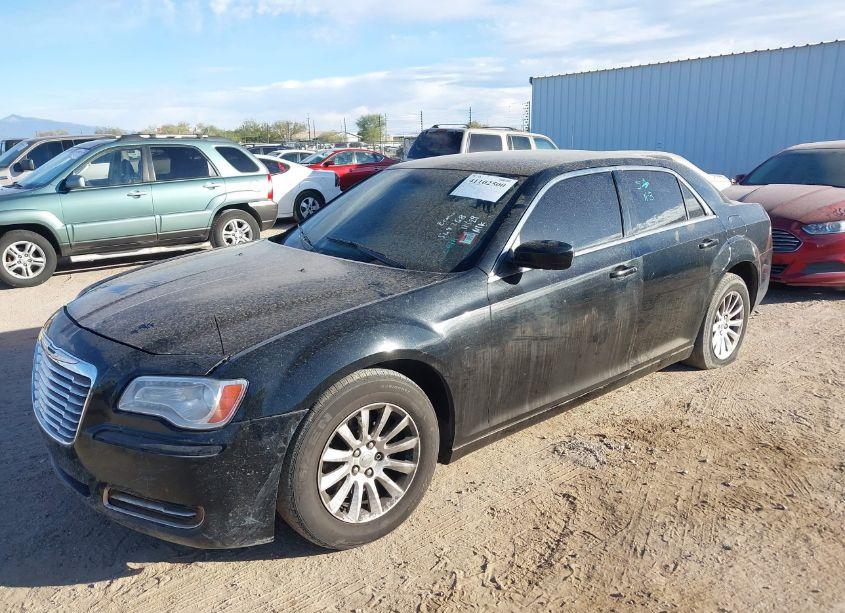 Photo 2 of 2013 Chrysler 300 MOTOWN (VIN 2C3CCAAG8DH569268)