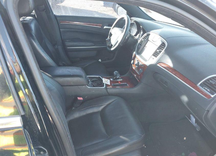 Photo 5 of 2013 Chrysler 300 MOTOWN (VIN 2C3CCAAG8DH569268)