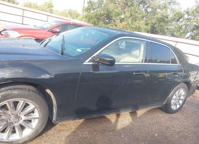 Photo 15 of 2013 Chrysler 300 MOTOWN (VIN 2C3CCAAG8DH588595)