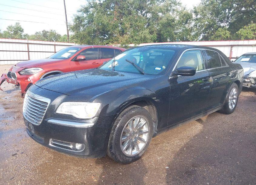 Photo 2 of 2013 Chrysler 300 MOTOWN (VIN 2C3CCAAG8DH588595)