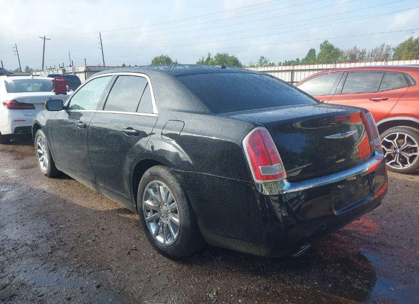 Photo 3 of 2013 Chrysler 300 MOTOWN (VIN 2C3CCAAG8DH588595)
